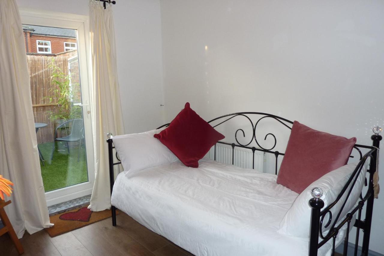 A Wonderful Place In The Hub Of The City, Yet On The Edge Of The Countryside Salisbury Zewnętrze zdjęcie