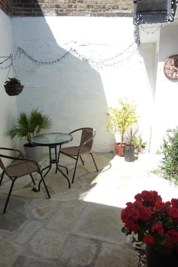 A Wonderful Place In The Hub Of The City, Yet On The Edge Of The Countryside Salisbury Zewnętrze zdjęcie
